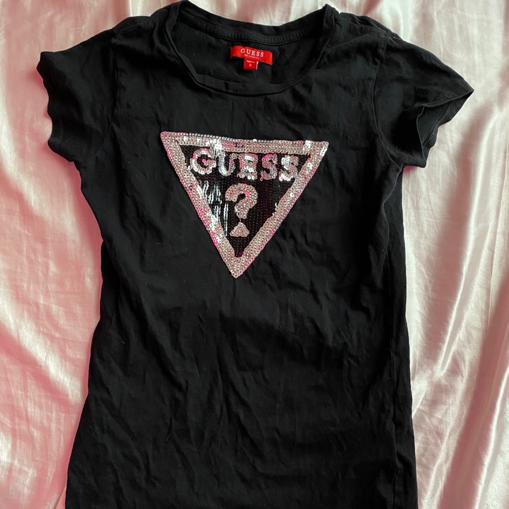 A juniors GUESS T-shirt